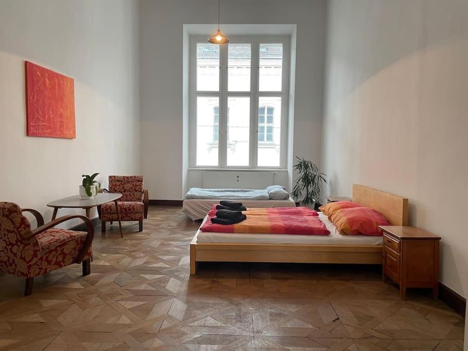 Geraeumige Altbauwohnung Im Zentrum Graz Luaran gambar