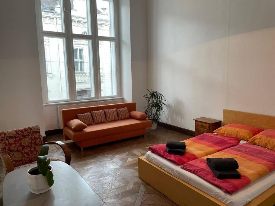 Geraeumige Altbauwohnung Im Zentrum Graz Luaran gambar