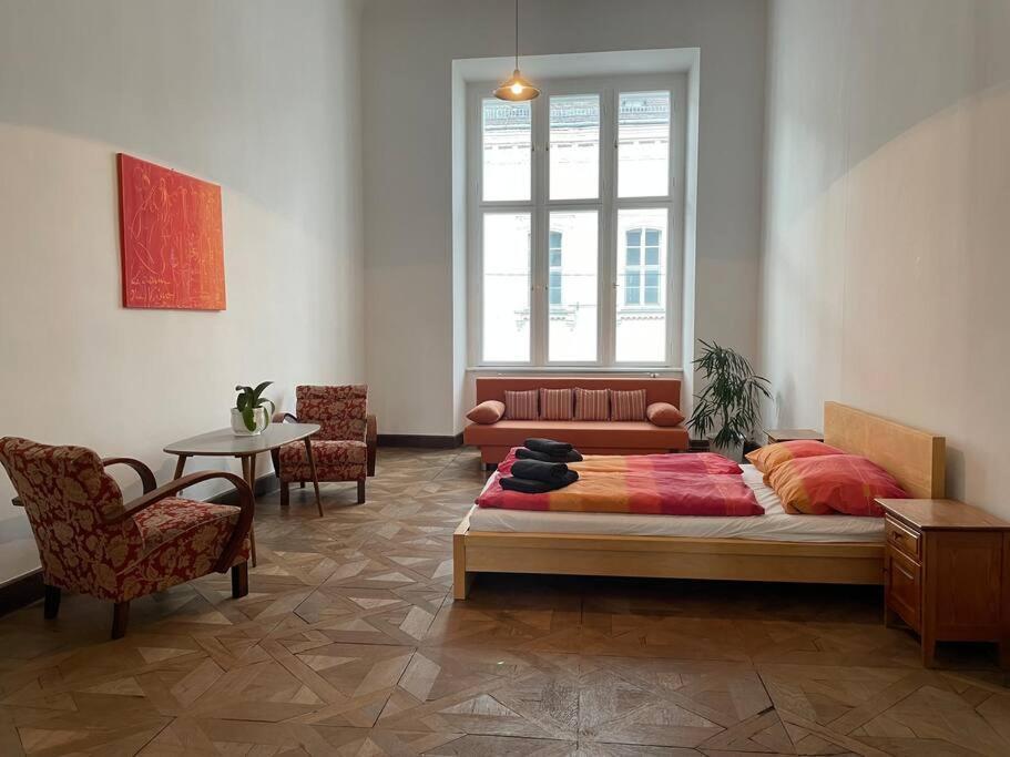 Geraeumige Altbauwohnung Im Zentrum Graz Luaran gambar